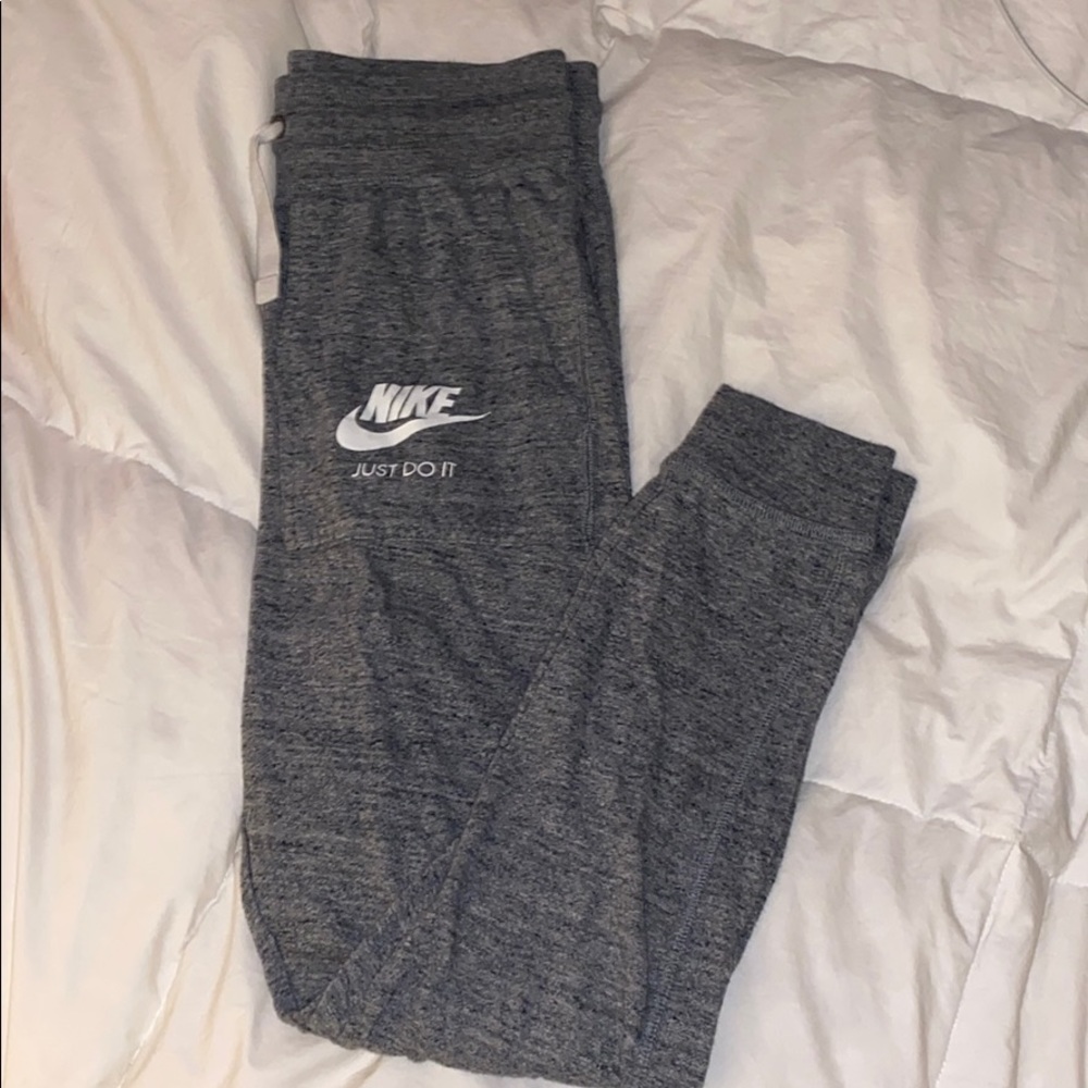 NIKE jogger sweatpants